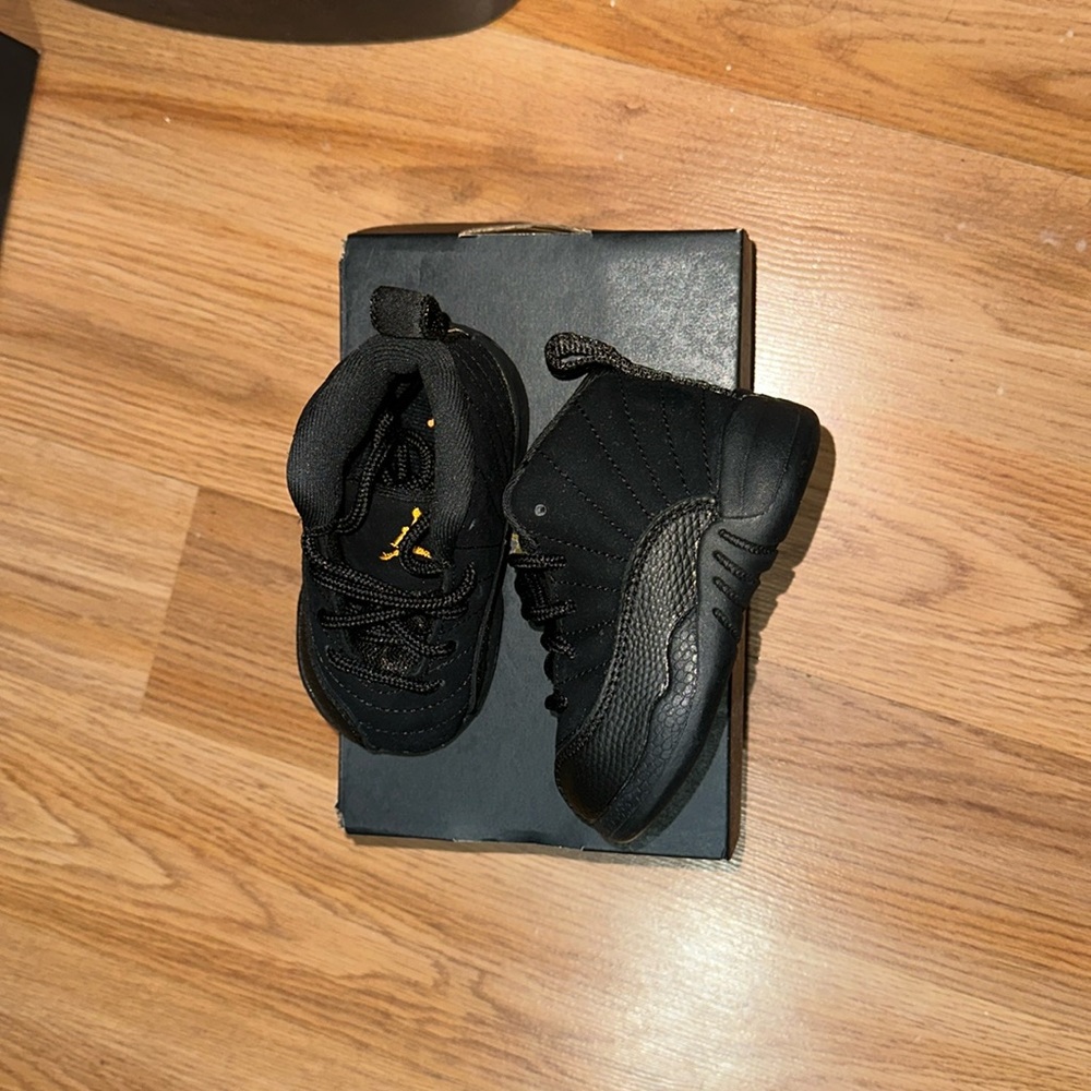 NWT 4C Jordan 12 “black taxi” 12s